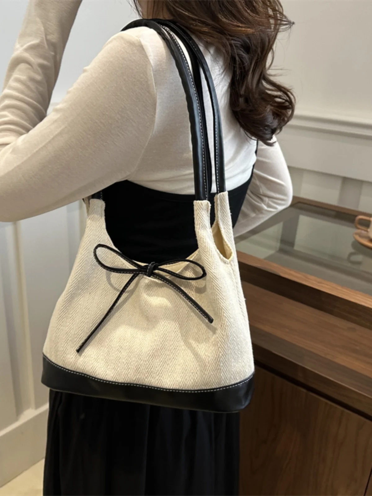 

2024 New Retro Patchwork Canvas Tote Bag Large Capaci Commuter oulder Handbag Soft Structure Faionable Leisure Sle
