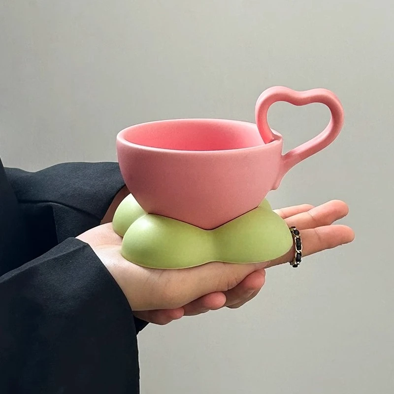 جميلة فناجين القهوة الخزف طقم أكواب القهوة الشاي السيراميك القدح الصحن أدوات المائدة الفاخرة Tania Bulhoes القدح لتصميم الشاي المتخصصة