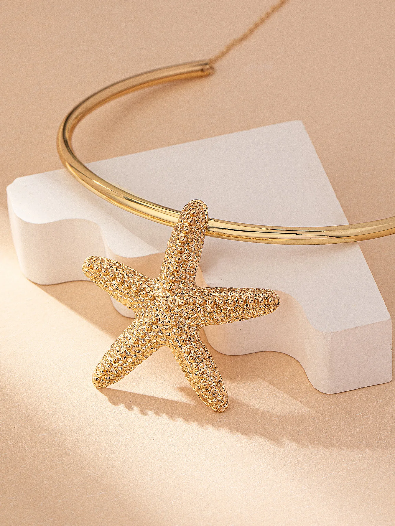 Bohemian Golden Starfish Geometric Choker Necklace for Women Punk Exaggerated Metal Pendant Necklace Fashion Jewelry