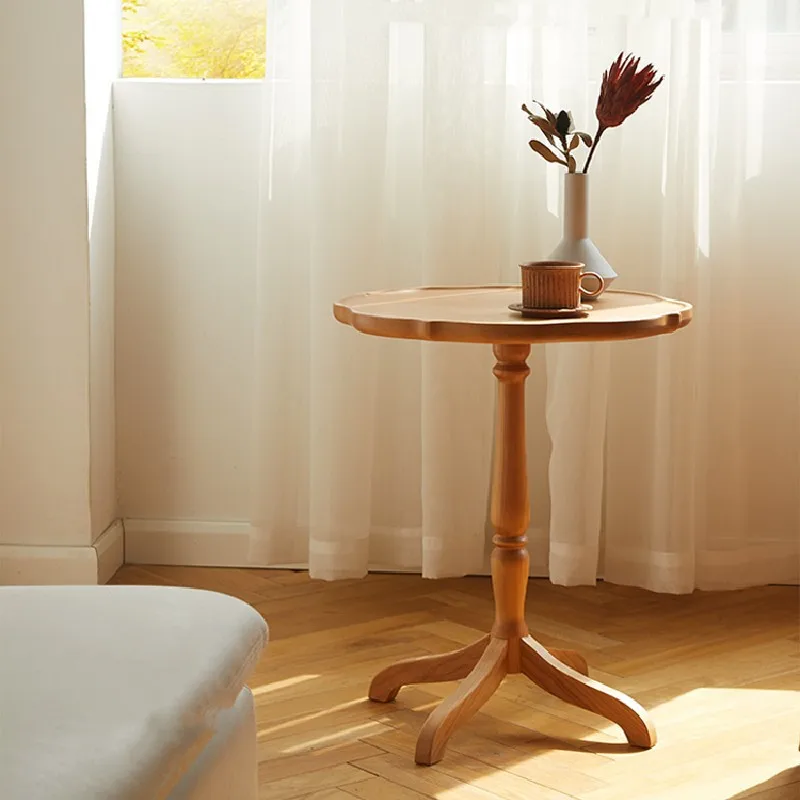 Nordischer Beistelltisch aus Massivholz, Balkontisch aus Kirschholz, abgerundeter Ecktisch für das Wohnzimmer, Nachttisch mit Blumenmuster