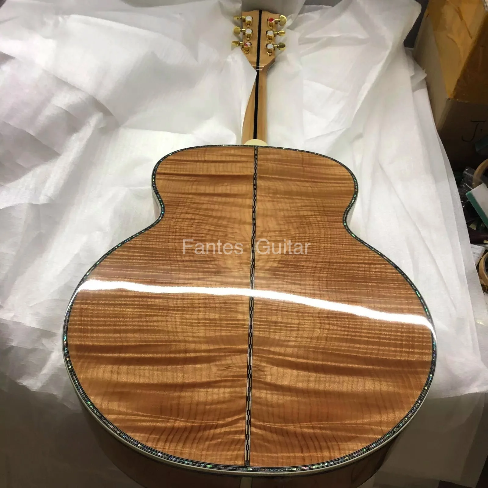 Custom Flamed Back Side Jumbo 43 Inch Folk Acoustic Guitar in Natural Color Abalone Binding