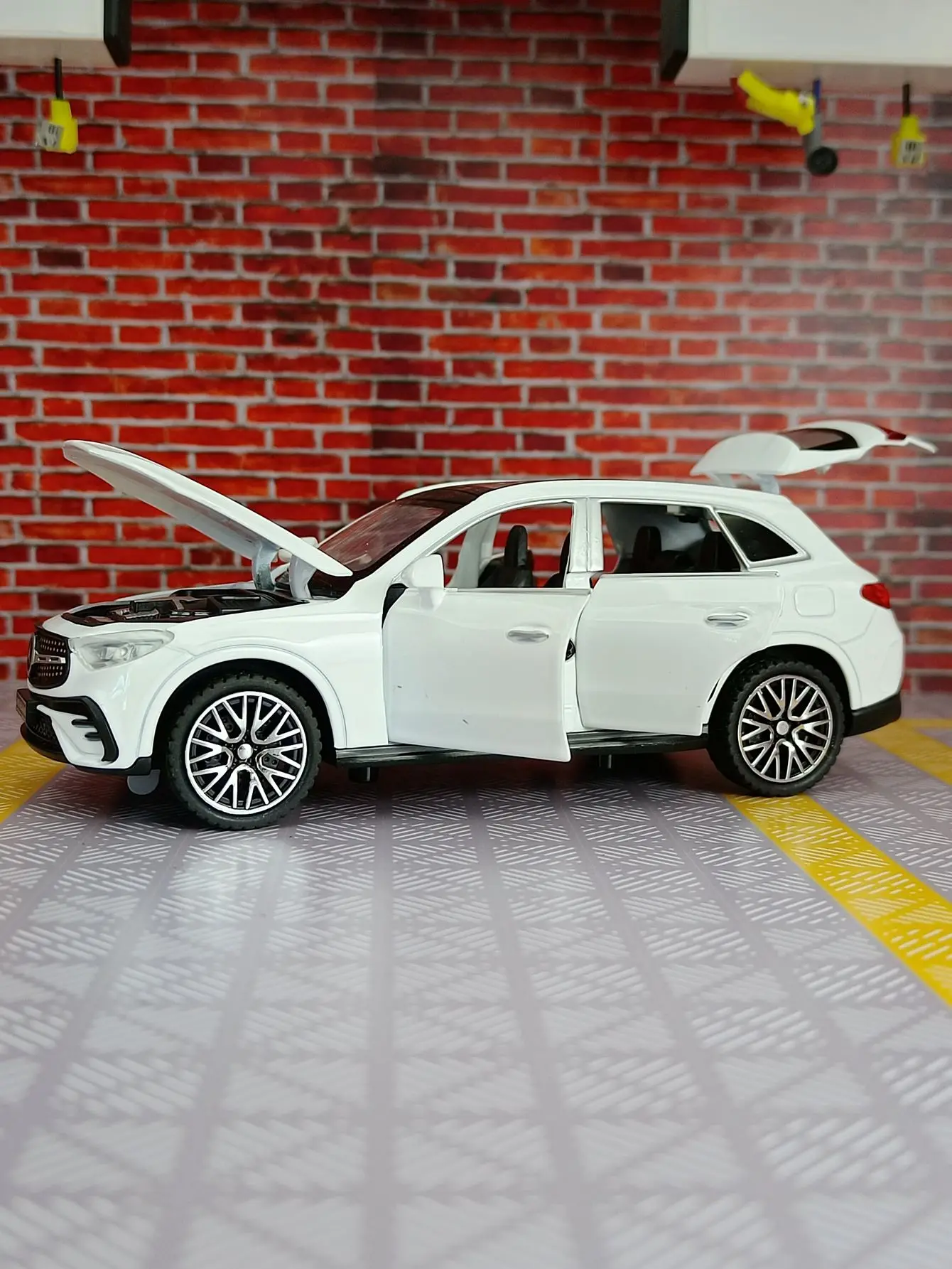 1:32 mercedes-benz glc400 suv glc liga modelo de carro som e luz puxar para trás brinquedo das crianças colecionáveis presente aniversário