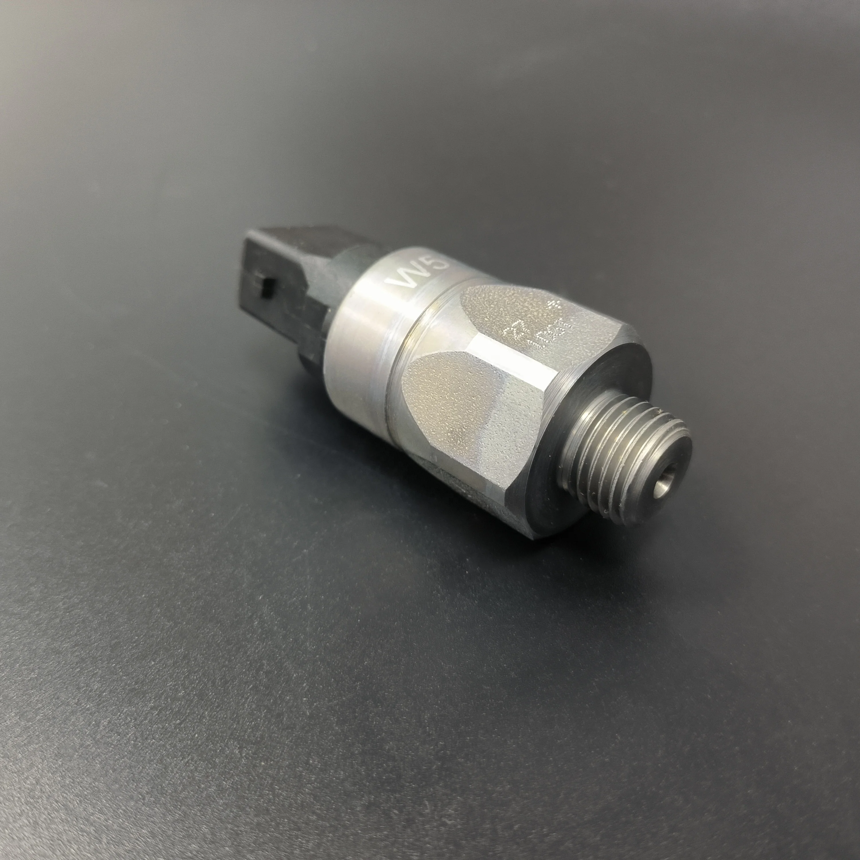 

Jungheinrich Forklift Hydraulic Pressure Switch Spare Part 51240771 High Precision Pressure Monitoring Accessory