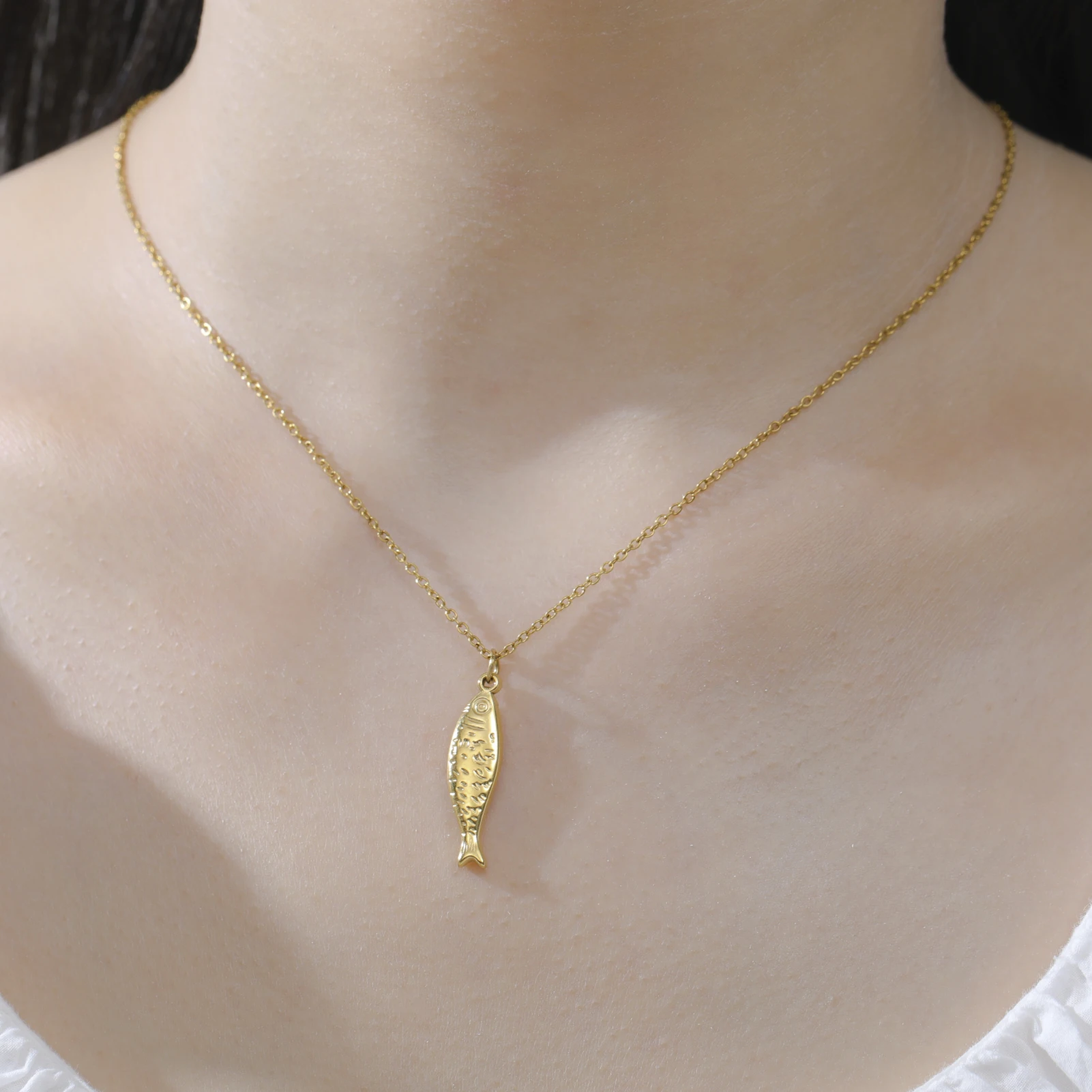 COOLTIME Modische Fisch-Anhänger-Halskette für Damen, Edelstahl, verstellbarer Schmuck, perfekt für Alltag, Geschenke und Termine – Detail 10