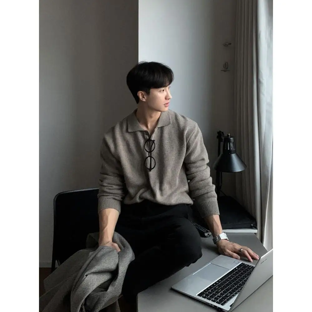 トレンディなポロ襟ニットセーター、ゆったりフィット、柔らかいポリエステル繊維、秋のカジュアルウェア、快適なメンズファッション（東大門より）
