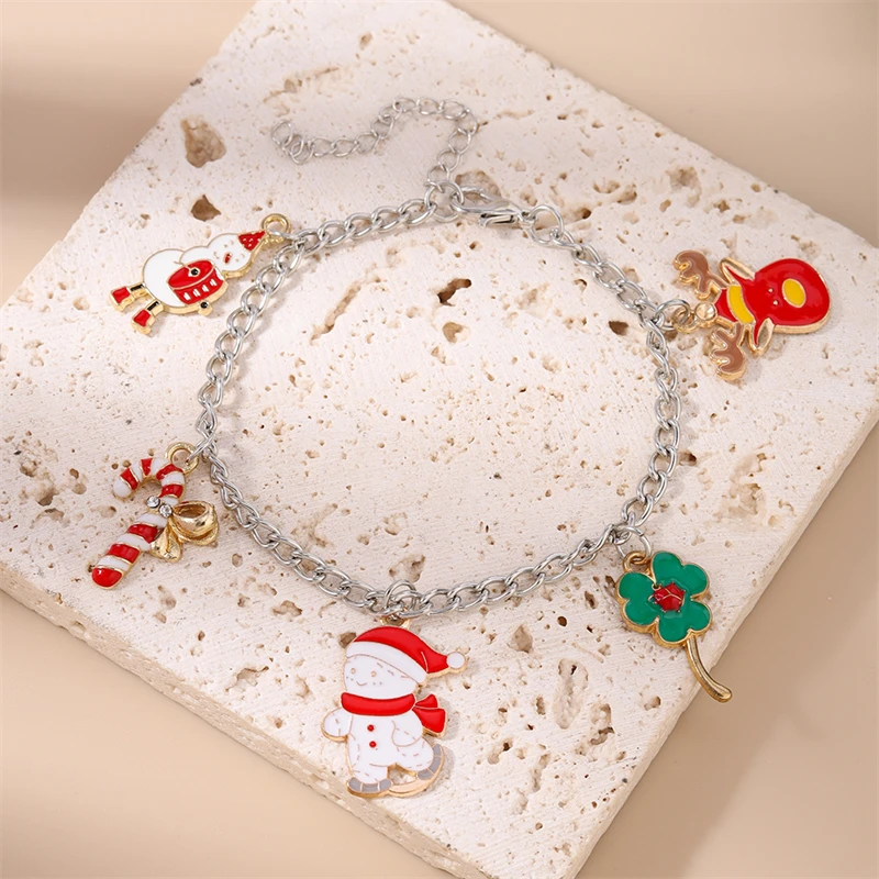 Modisches Weihnachtsarmband für Damen, Metallarmband mit Weihnachtsmann-, Baum- und Rentier-Anhängern, Mädchenarmband, Neujahrsfest-Schmuck, Geschenkidee – Detail 4