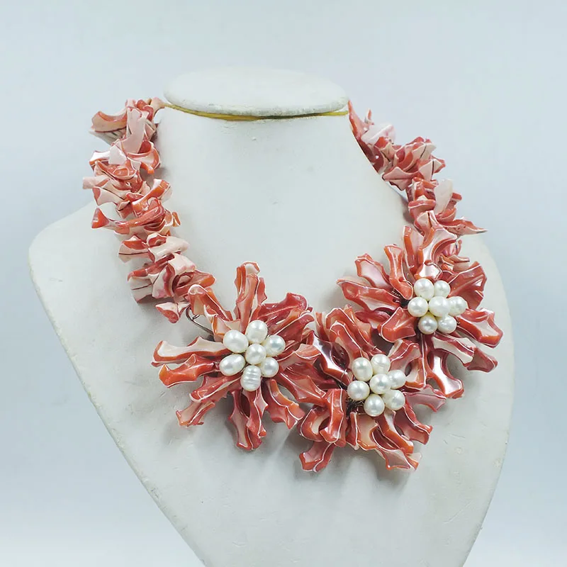 Pink natural devil shell, pearl flower necklace 20