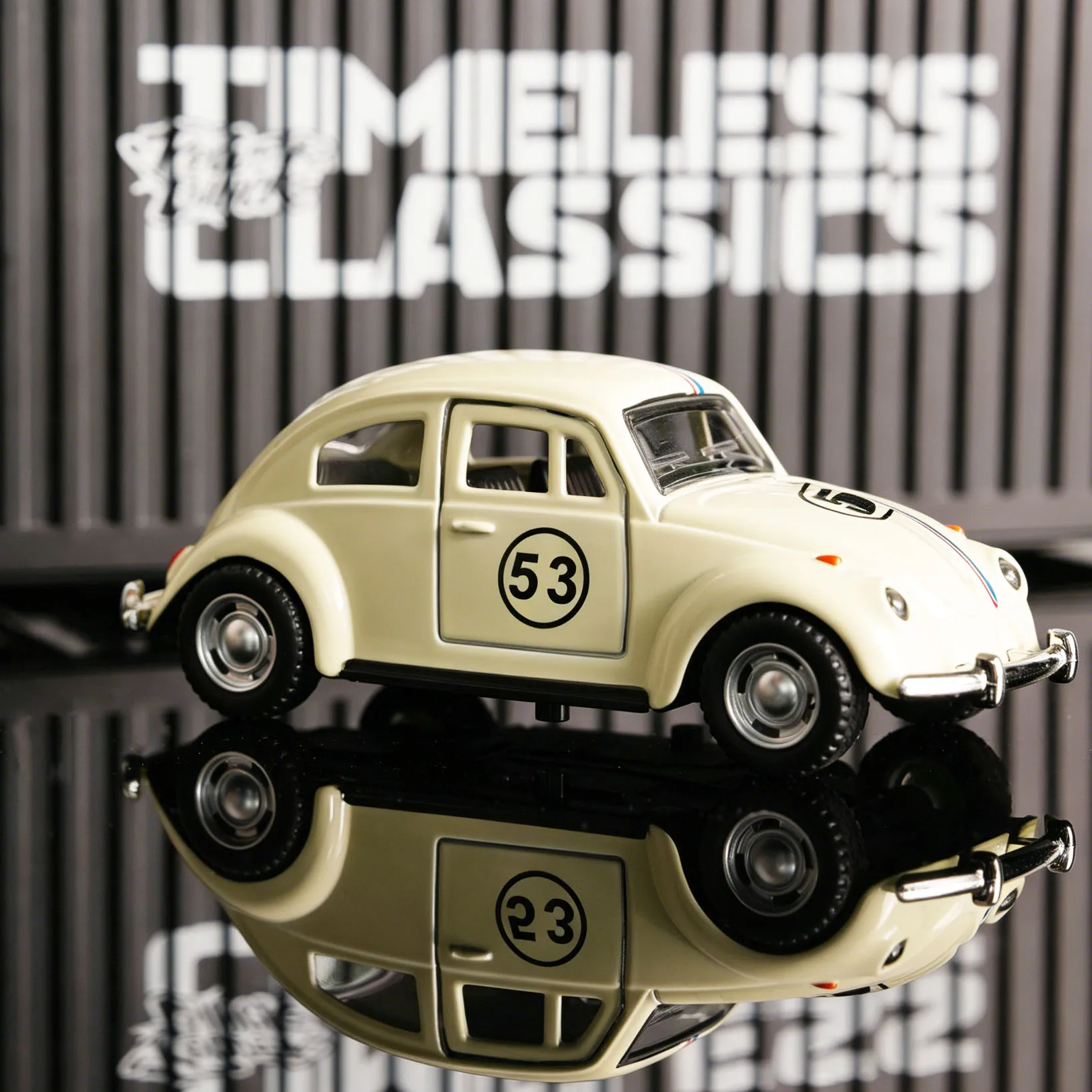 1:32 White No.53 Beetle Diecast Race Car, Retro Classic Bug Model, Pull-Back Alloy Toy with Open Doors, Kids Collectible Birthda