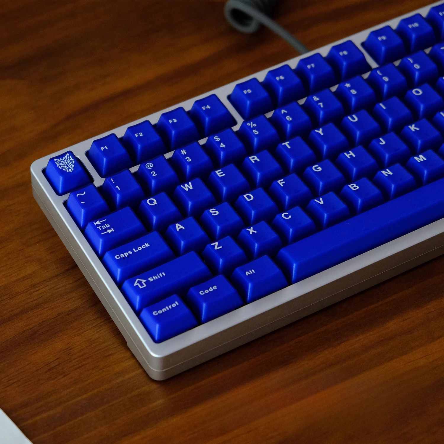 

Blue transparent two-color ABS semi-transparent Klein blue keycap factory height adaptation 61/68/87/75