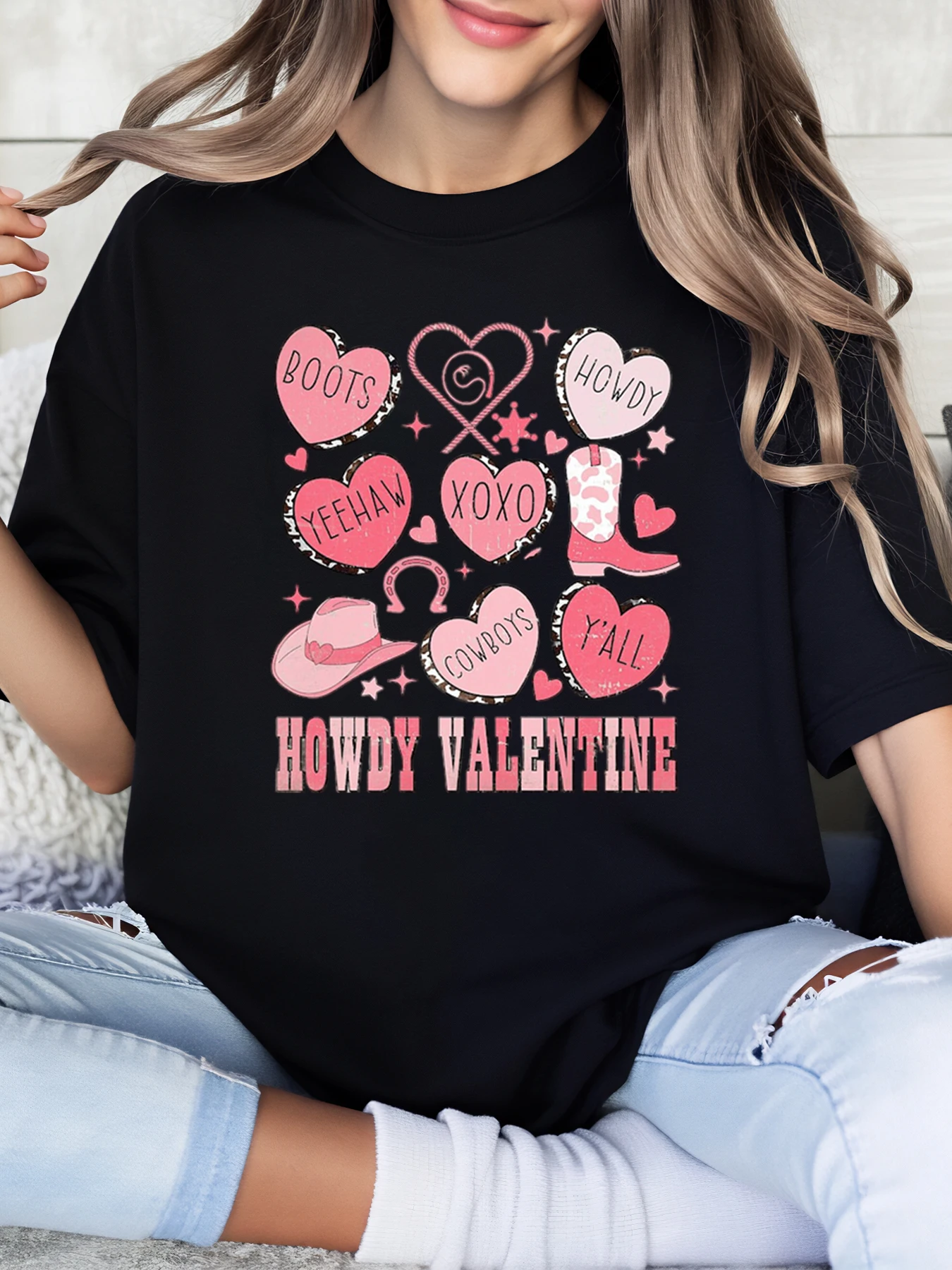 Camiseta con estampado de corazones occidentales y texto Howdy Valentine para mujer, ropa informal, color negro, talla grande