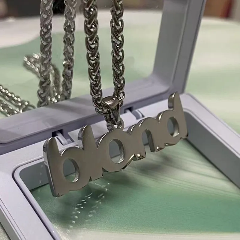 Collar con colgante de letras de acero inoxidable para hombres y mujeres, cadena de suéter de moda, joyería de Hip Hop para celebridades de Internet, nuevo