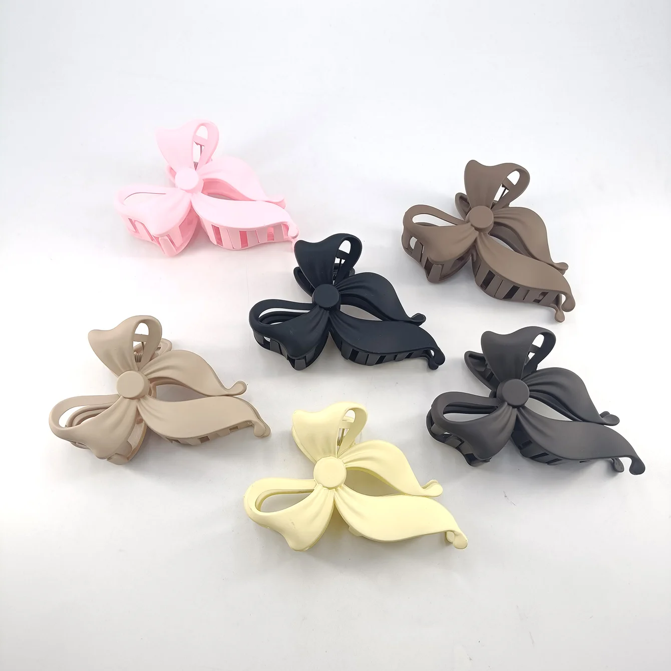 Artiglio per capelli con nodo a farfalla colorato Effetto 3D Morsetto per squalo Clip per acconciature per panino alla moda Fermaglio per capelli professionale