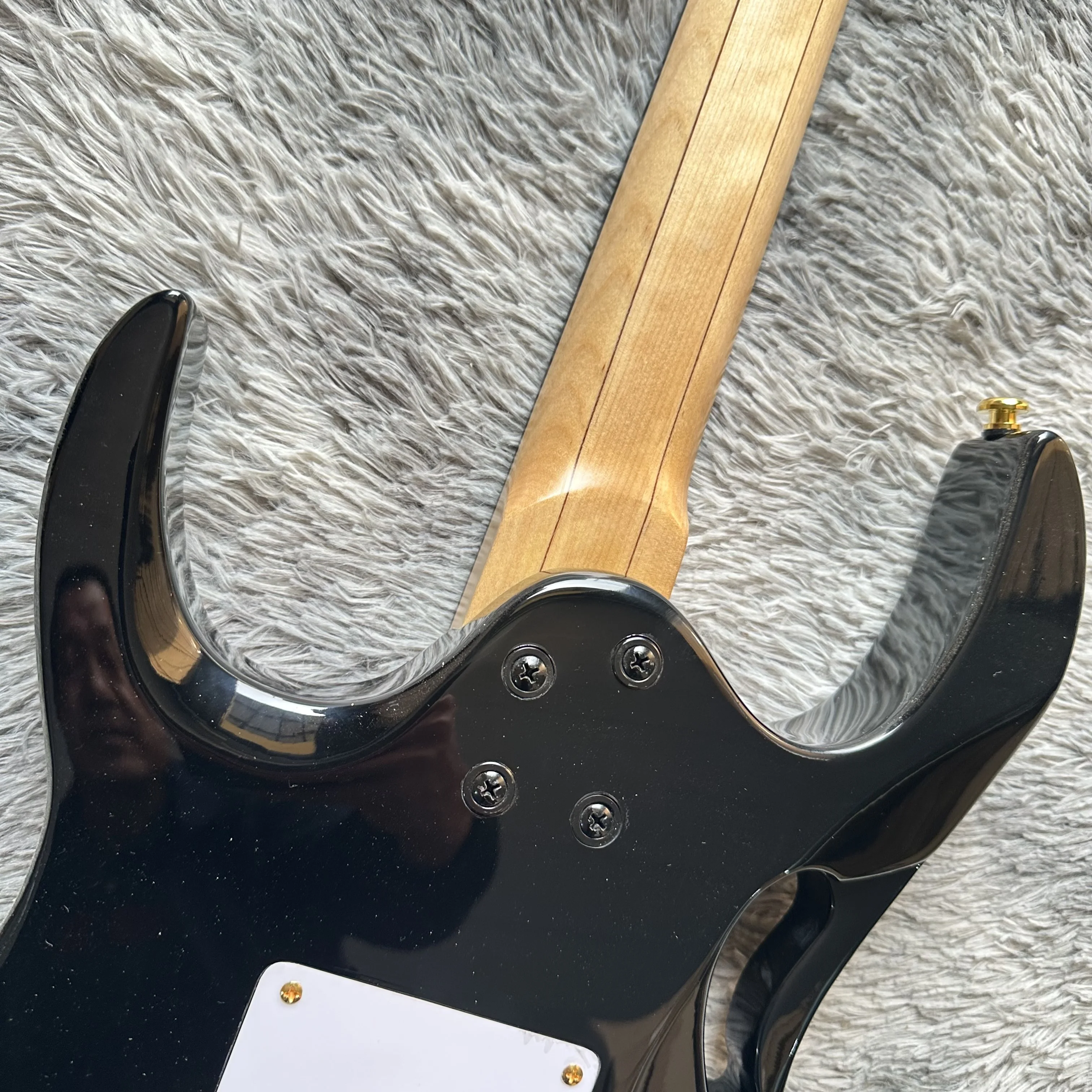 Classic Black HSH Pickup With Rosewood Fingerboard Black Protective Plate Vine Inlay Gold Chrome Surface Gift For Christmas Shipped From The US Warehouse Free Shipping