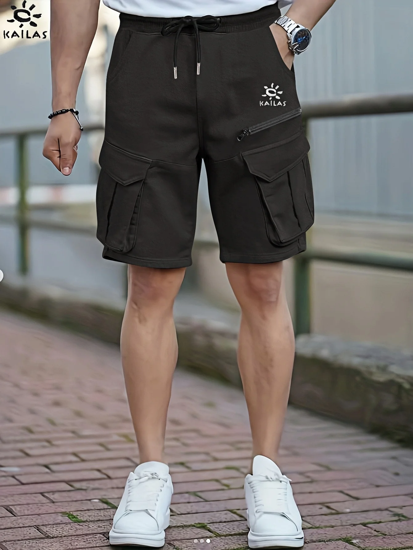 Men's short casual workwear with multiple pockets, fashionable street style shorts