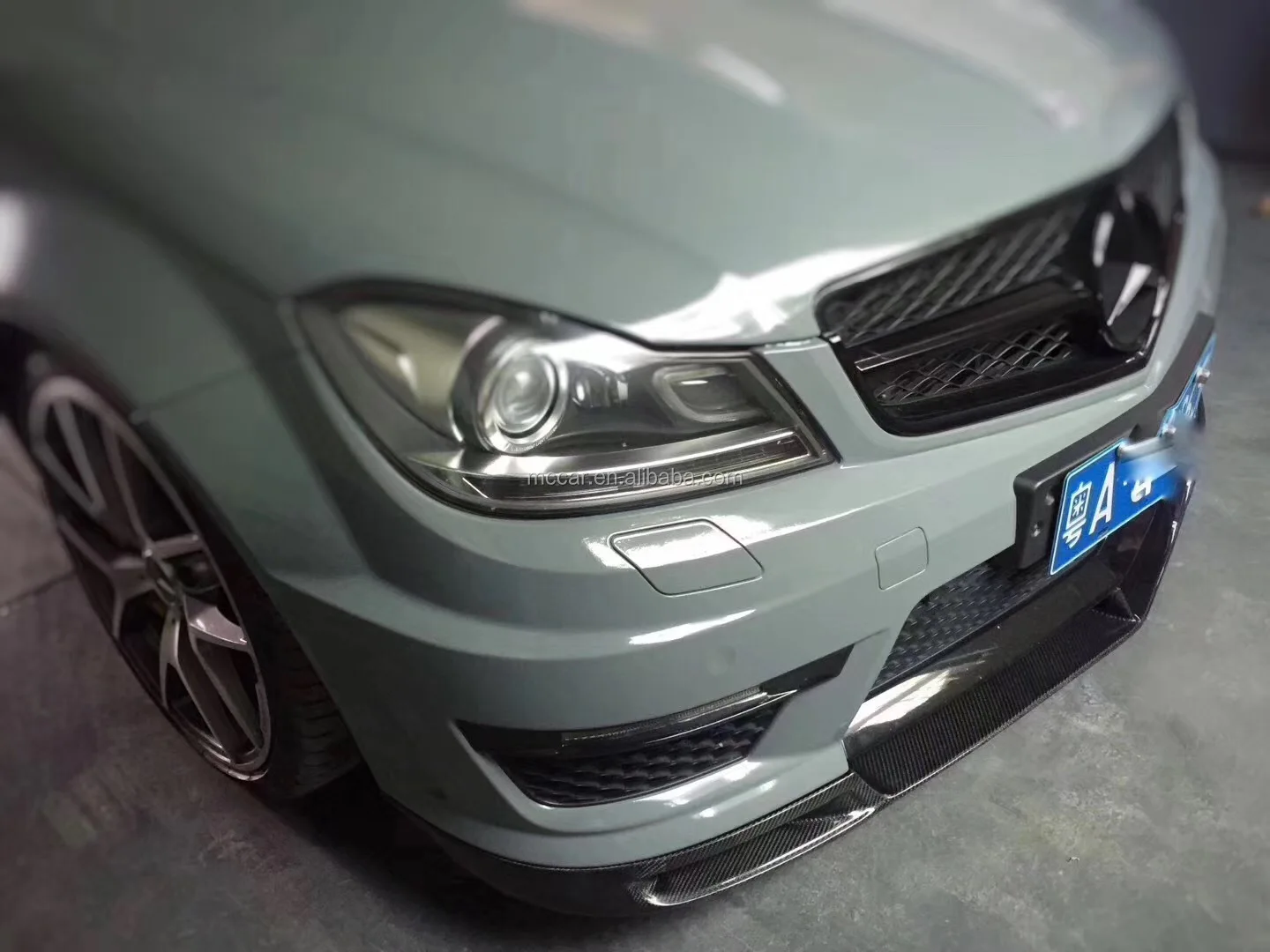شفة أمامية من ألياف الكربون طراز V W204 C63 لفاصل المصد W204 C63 507 2012-2015