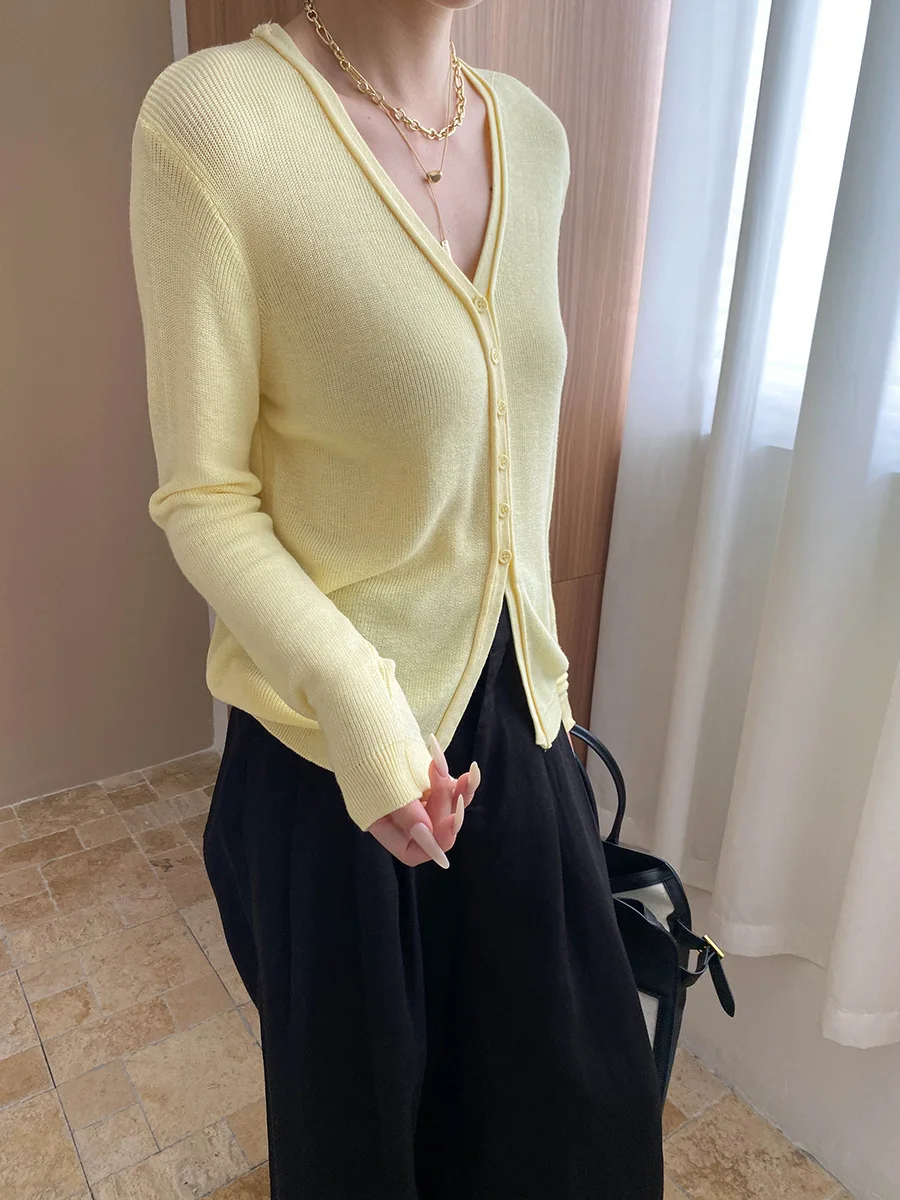

French style V-neck design with slit for slimming effect, knitted cardigan
