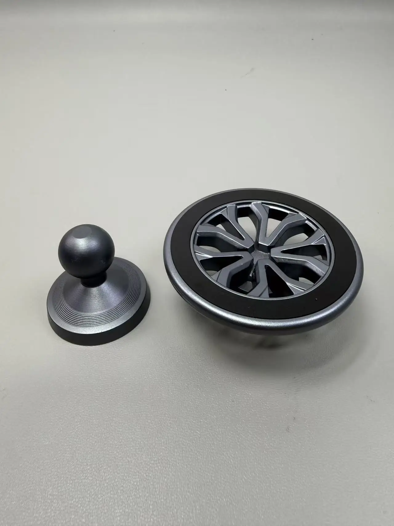 

Metal Mini Double-Sided Strong Magnet Phone Stand Portable Magnetic Clip for Outdoor Selfie Gym Suitable