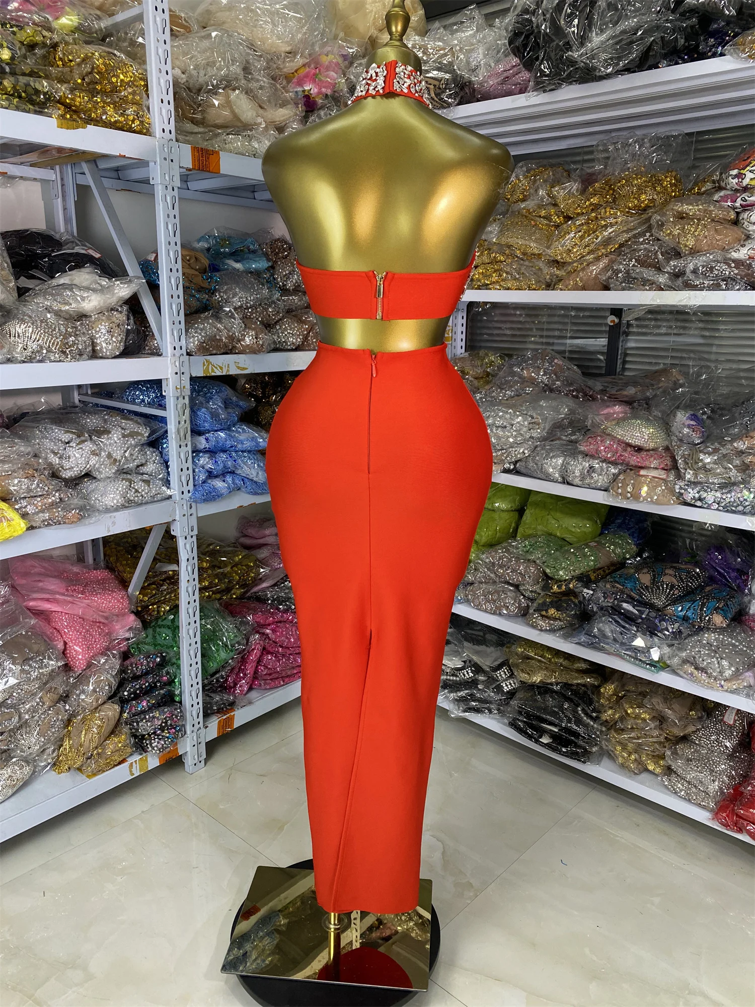 Usine en gros robe de pansement femmes rouge licou découpé cristal paillettes longue anniversaire célébrité robe de soirée remise des diplômes