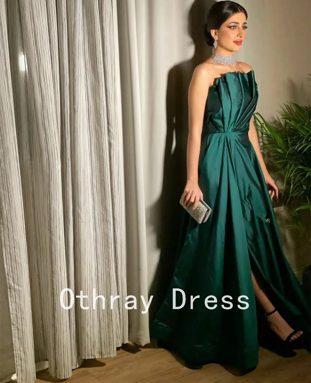 Emerald Green Satin Prom Dress with Train Pleated Scoop Neck Wedding Formal Party Dress Empire Waist Saudi Style فساتين سهرات