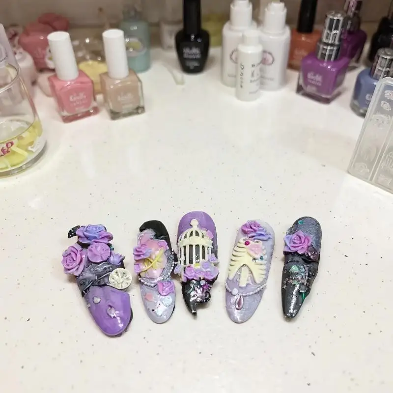 

Artisanal 3D Nail Molding Set: DIY Carving of Transparency Skull, Butterfly, Birdcage, and Rose Candlestick