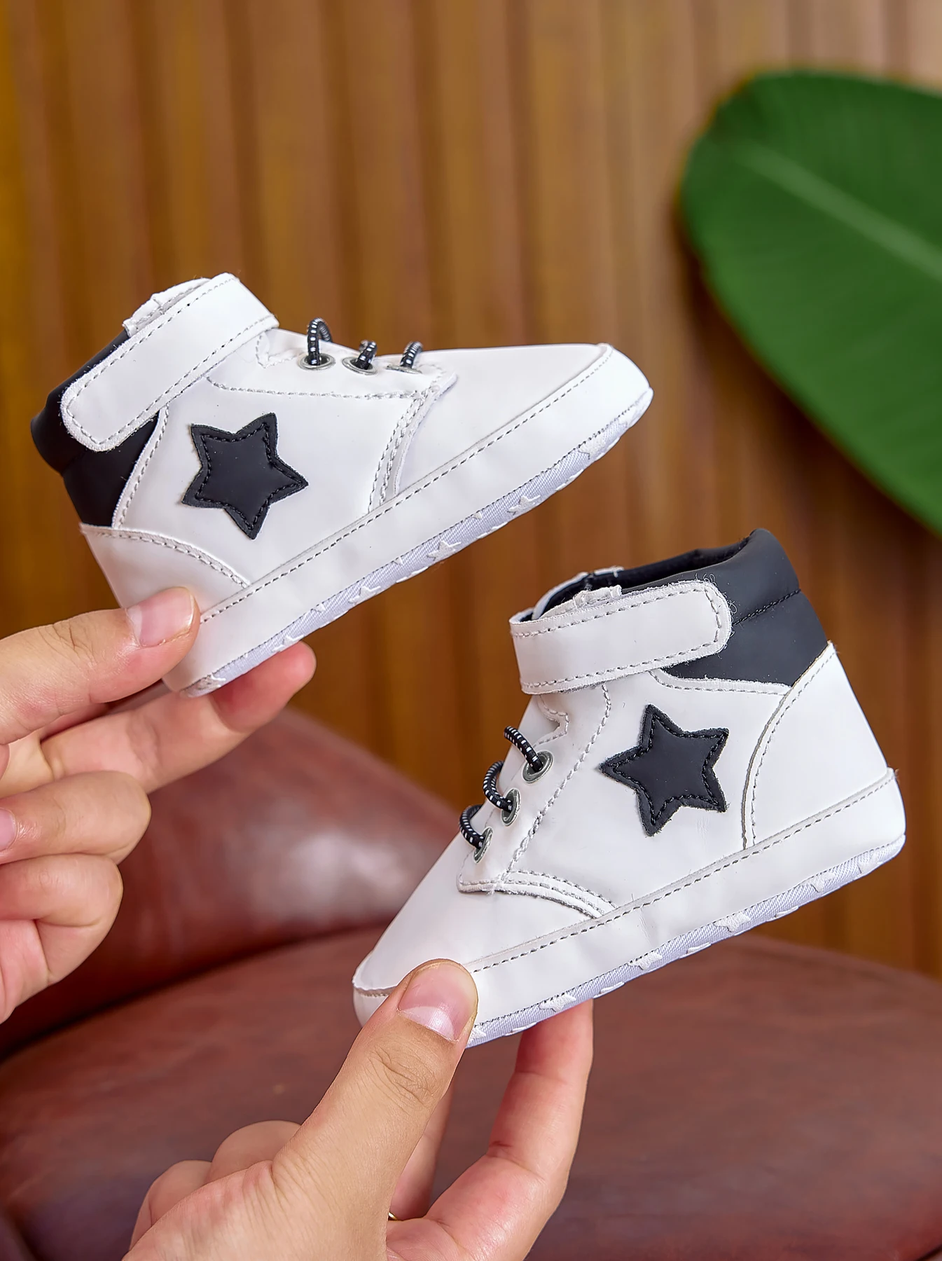 High-Top Baby Walking Shoes for Boys and Girls, Suitable for 0-1 Year Old, with Soft Soles, Casual and Fashionable Color-Blocking Design, Suitable for Daily Indoor and Outdoor Use