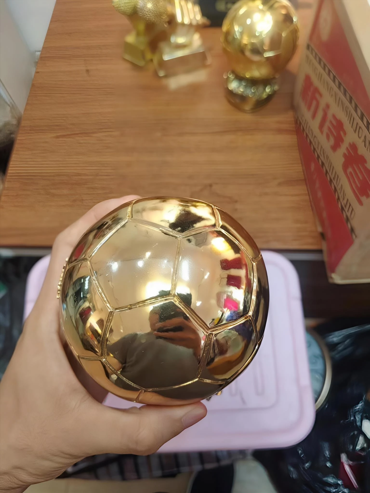 hot-sale-resin-golden-ball-awards-trophy-soccer-champion-trophy-resin-material-fans-souvenirs-football-fan-cup