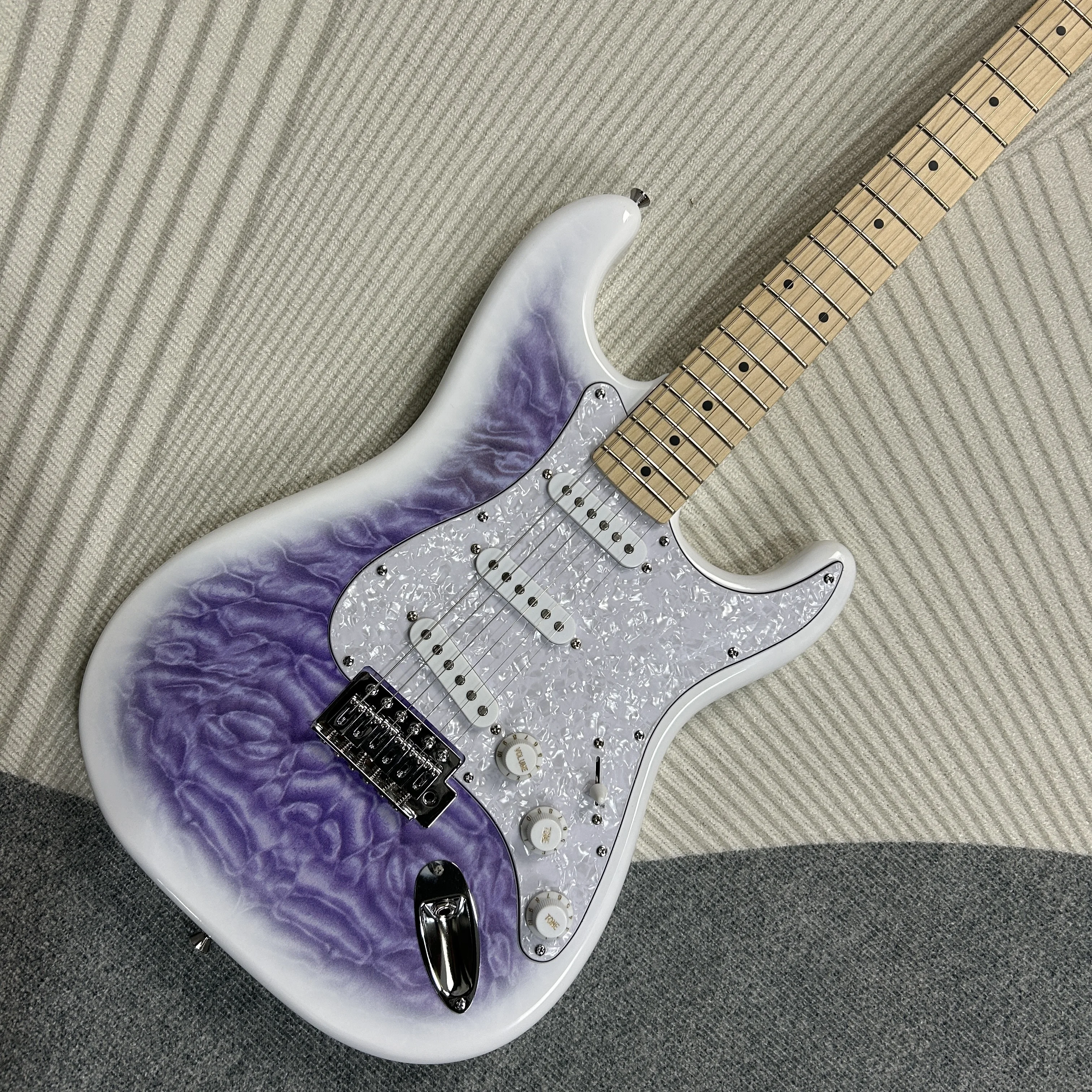 กีตาร์ไฟฟ้า Gleeson St รุ่น Hot Sale สีขาวและม่วงลายไม้ฟลาม คอเมเปิล ตัวไม้มะฮอกกานี