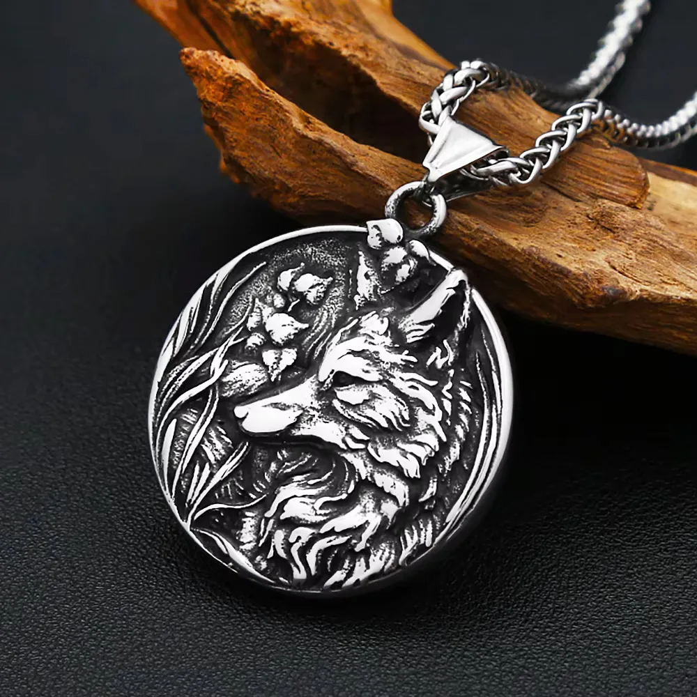 Retro Wolf Head Pendant Necklace Forest Floral Relief Animal Amulet For Men Women Punk Hip Hop Outdoor Street Fashion Accessory