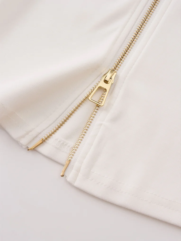 النسخة الكورية الجديدة لربيع 2025 سترة نسائية فريدة من نوعها ورفيعة المظهر وشديدة الخصر بلون سادة مع قلنسوة