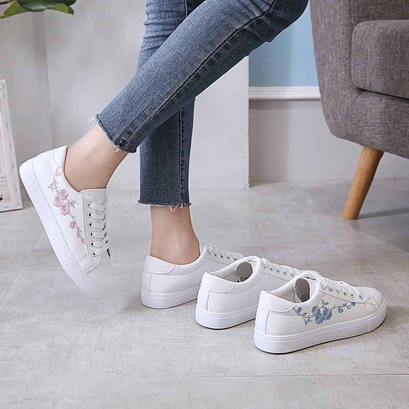 Summer Women Sneakers Fashion Breathble Vulcanized Shoes Pu leather Platform Lace up Casual White embroidered 2020 new hjk8