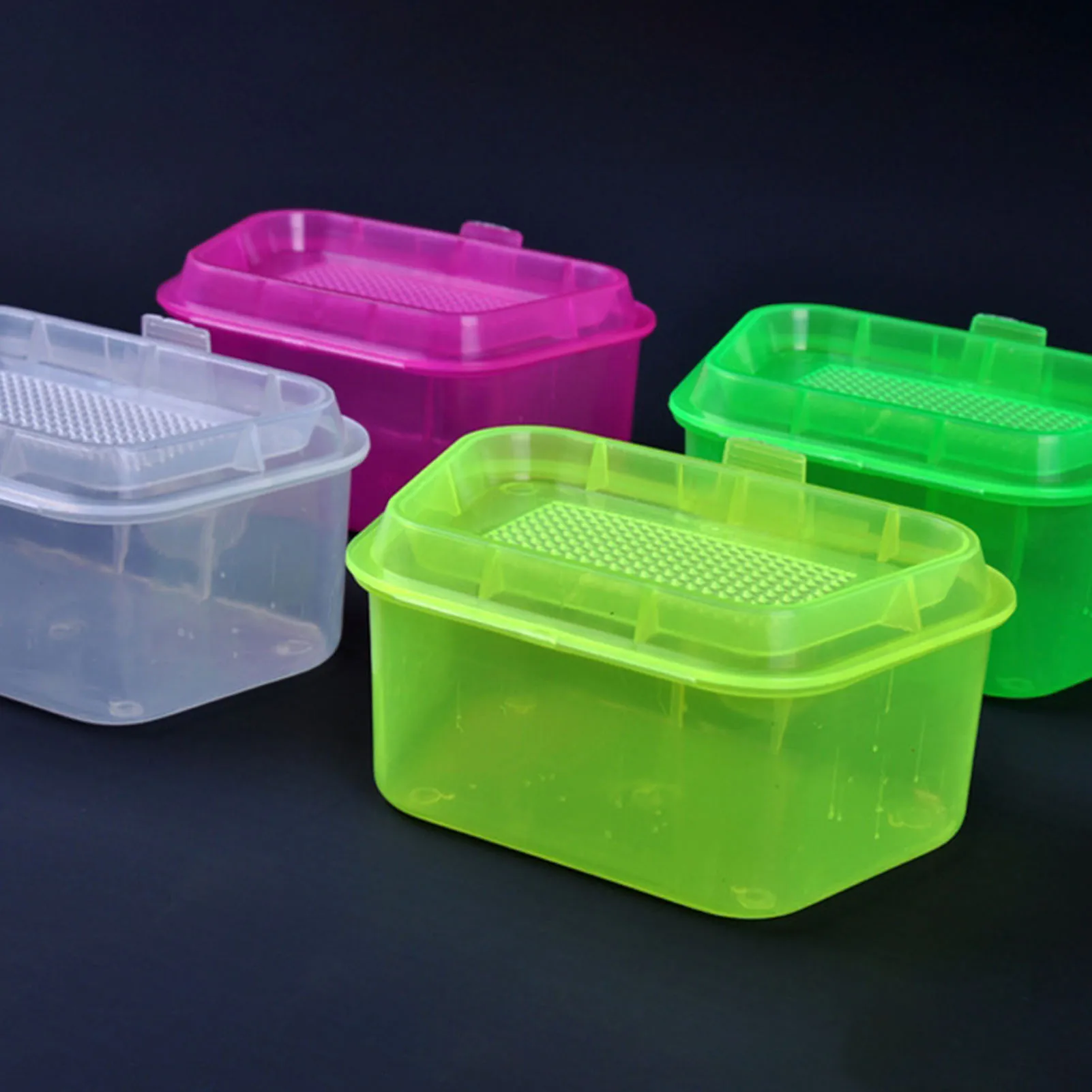 Live Bait Plastic Storage Case Easy Open Fish Live Bait Boxes with Breathable Lid for Red Worms Earthworms Sandworms