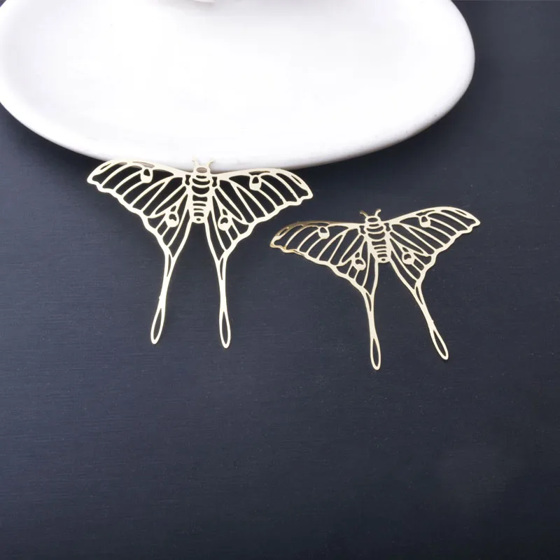 10 Stück Messing-Filigran-Anhänger mit hohlen, hellgoldenen Schmetterlingen und Schmetterlingsmotiven für Schmuck. – Detail 14