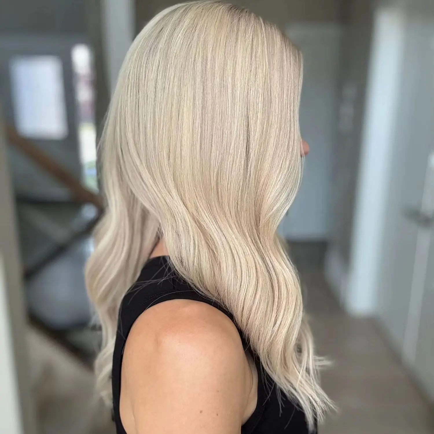 

Модный темный корень Ombre Светло-русый мелированный женский парик Длинный волнистый парик для тела Легко носить парик фронта шнурка Мягкая линия волос Женский парик