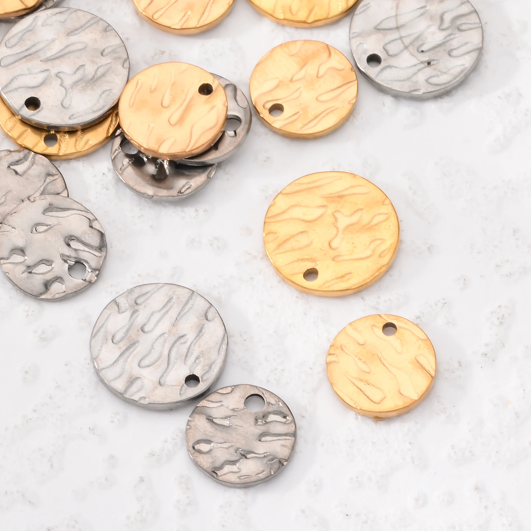 20 Stück/Set 8mm/10mm Goldfarbene Runde Strukturierte Anhänger aus Edelstahl, Runde Leere Münzperlen für DIY-Halsketten- und Armbandherstellung – Detail 8