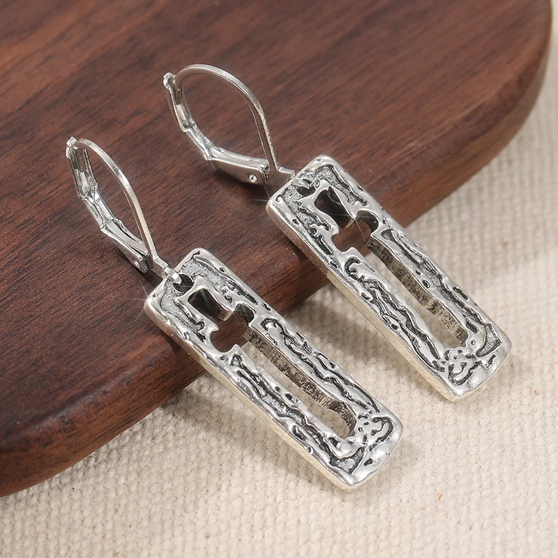 Vintage Silberfarbene Kreuz-Ohrhänger für Damen Metall Handgeschnitzte Quadratische Ohrringe für Tägliches Tragen – Detail 3