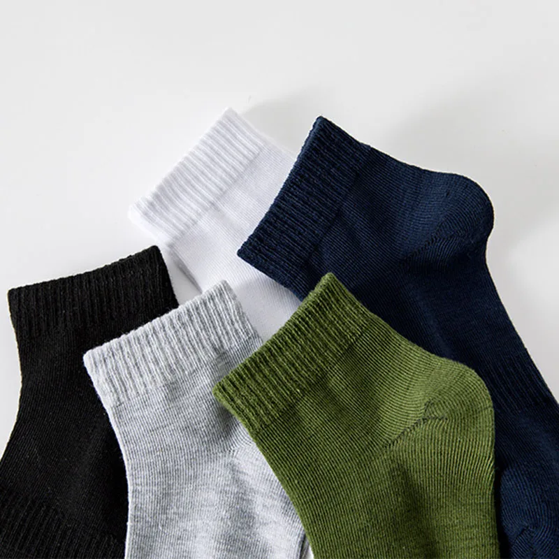 1 Paar Frühjahr und Herbst Herren Mid-Tube Socken einfarbige schweiß absorbierende atmungsaktive Casual Sports ocken