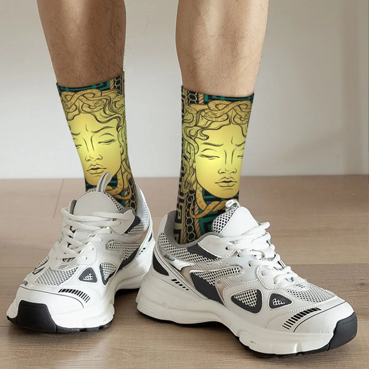 Calcetines deportivos de lujo para hombre y mujer, medias suaves de tubo medio con adorno de Merch, llave griega dorada, regalo sorpresa transpirable