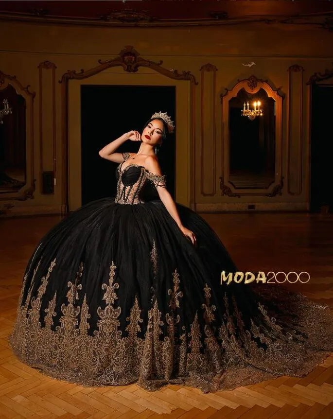 Sparkly Black Gothic Princess Quinceanera Dresses with Cape Off Shoulder Boning Corset vestido de 15 quinceañeras 2024 prom