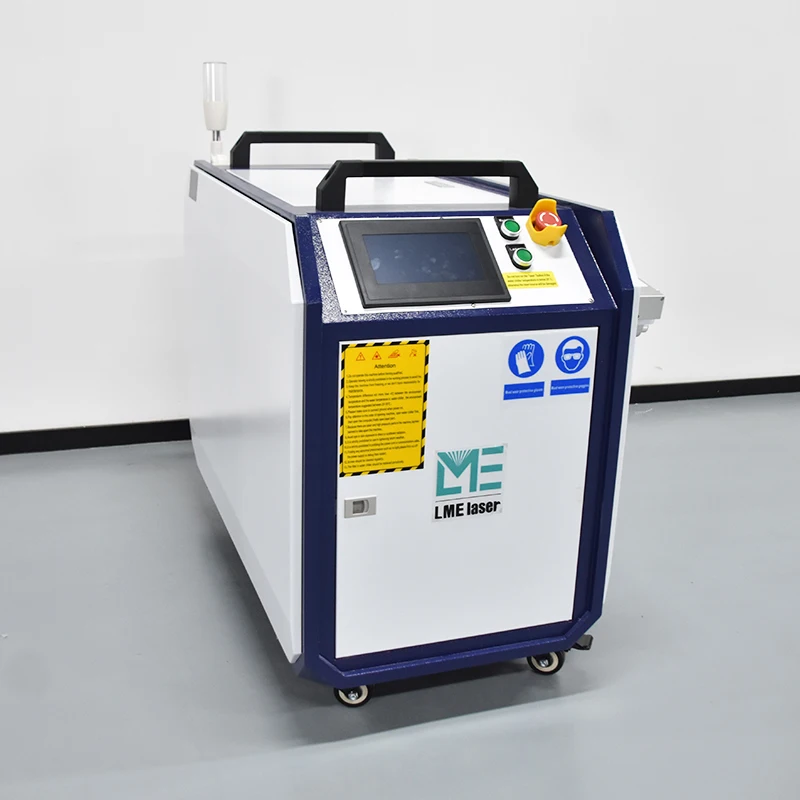 Profesjonalna maszyna do czyszczenia laserowego chłodzona wodą 1500W 2000W 3000W do usuwania rdzy i farby z metalu od niezawodnej fabryki.