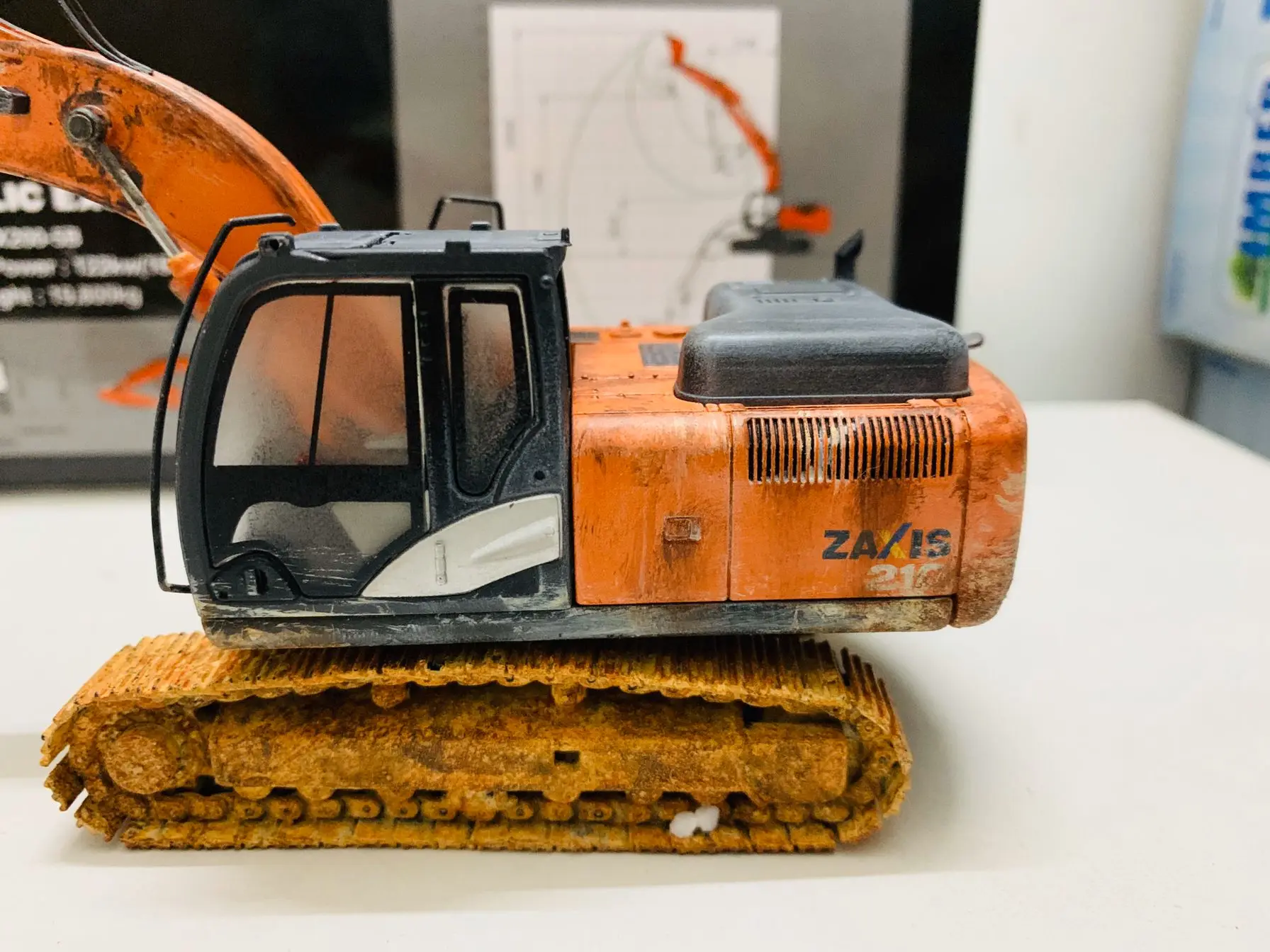 Zaxis 210-5 Excavator Hydraulic Excavator Muddy Edition 1/50 Die-Cast Model New in Box