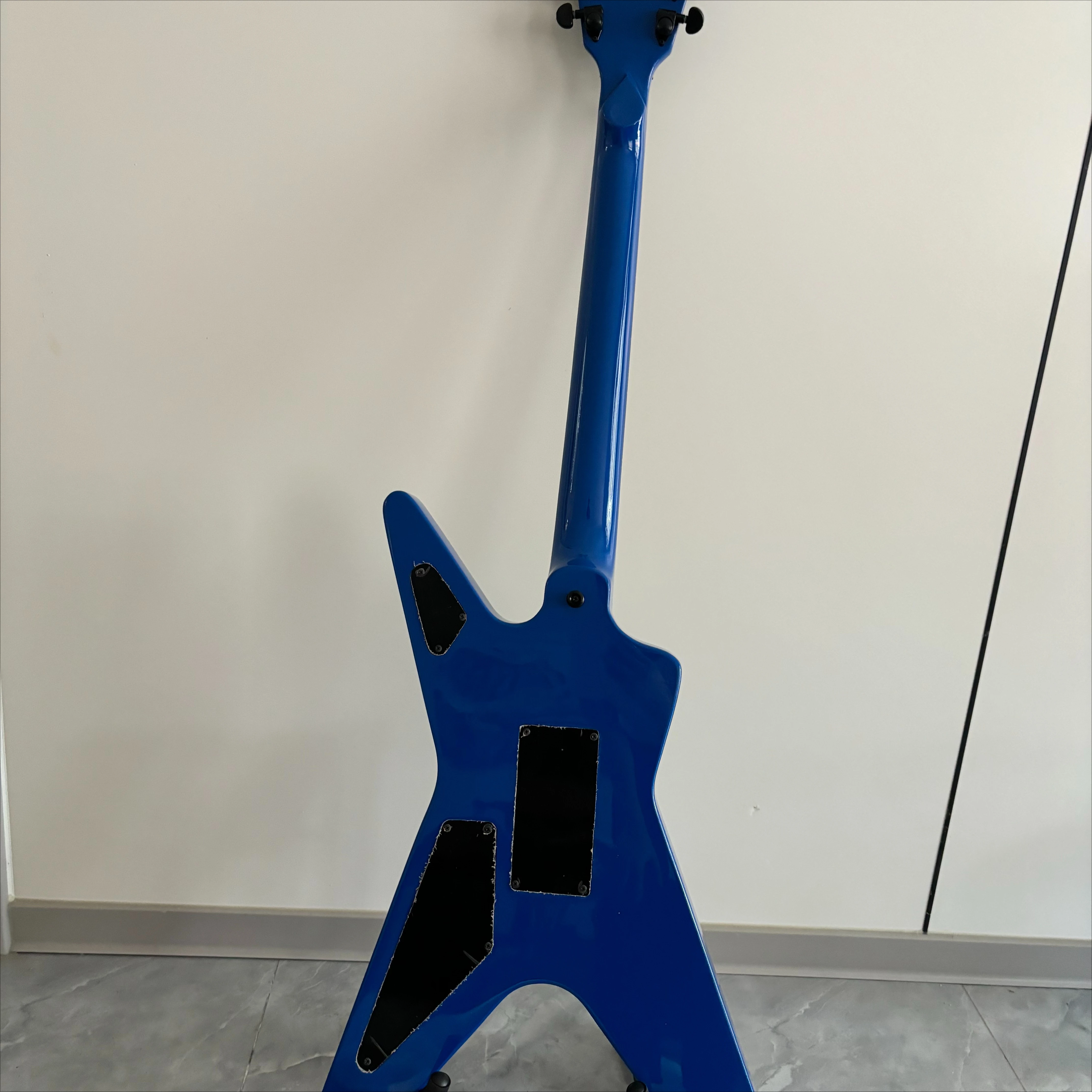 Electric Guitar Classic Metal Alien Sharp Blue-Black Lightning Finish Solid Mahogany Body HH Pickups Double-Locking Tremolo view 4