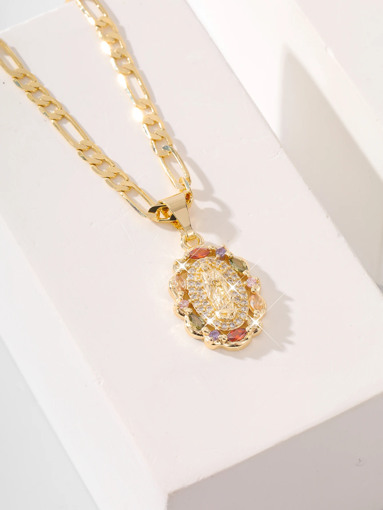 FanSibao Virgin Mary Pendant Necklace Gold Ladies and Girls Cubic Zirconia Christian Jewelry Gift