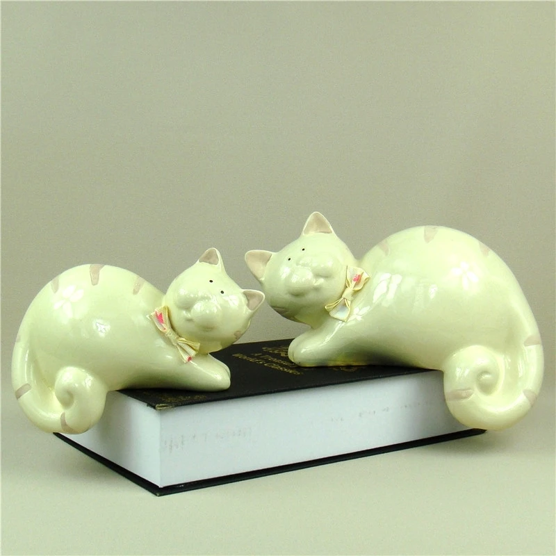 Cute Porcelain Chumby Miniature Crackle Glazed Ceramics Kitty Couple Figurine Home Decor Art and Craft Ornament Present