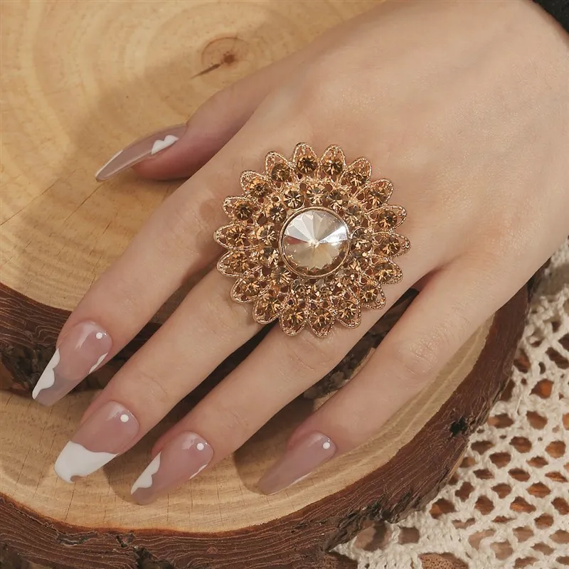 

Exaggerated round Diamond Embedded Ring Fly F Vintage Air Ring Cross-Border Hot S Faion Jewelry Alloy Material