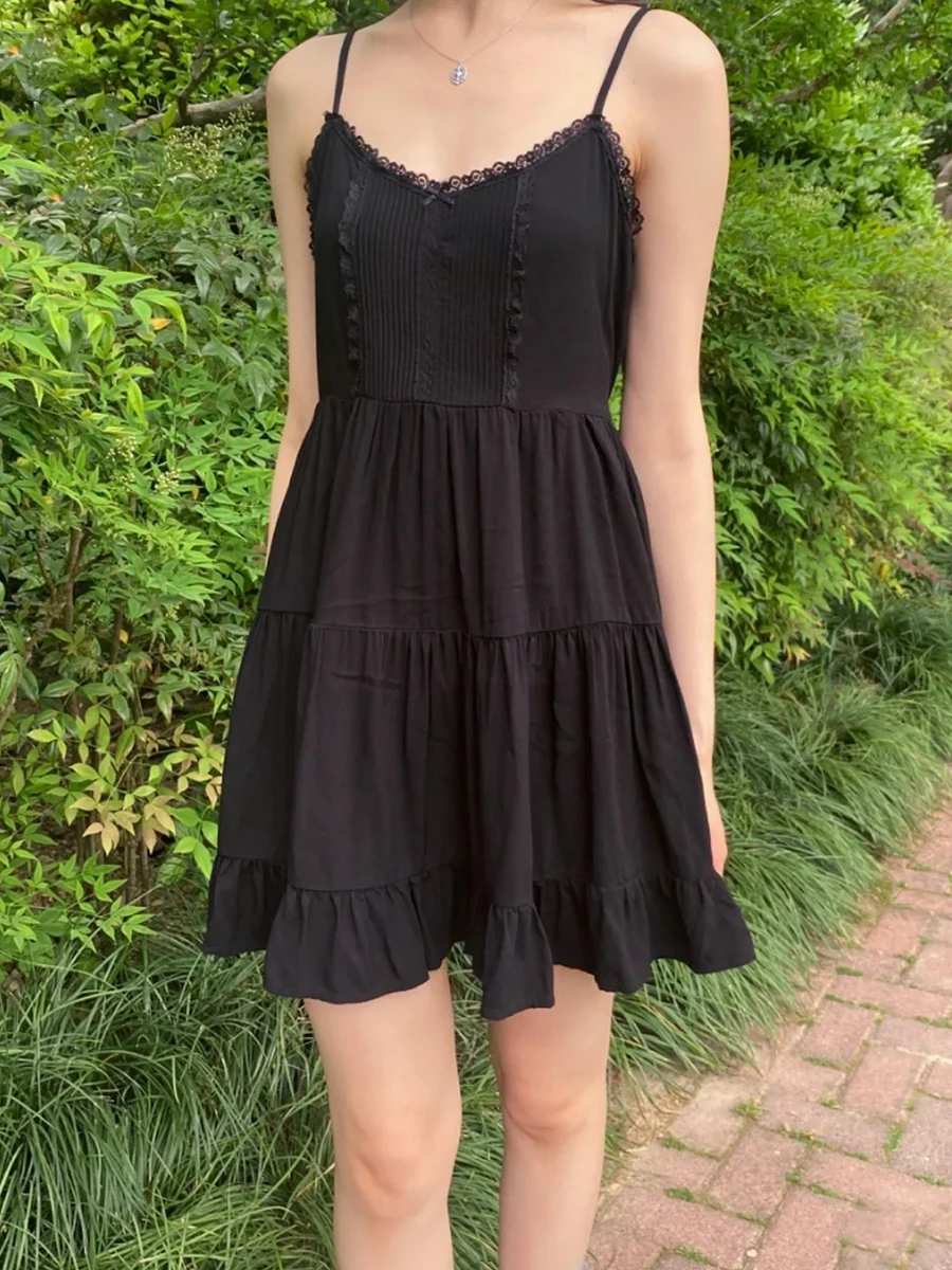 Mini abito con lacci sul retro in pizzo nero Abito da donna con scollo a V senza maniche A-line Abiti corti Estate Dolce Solid Camis Abiti Y2k