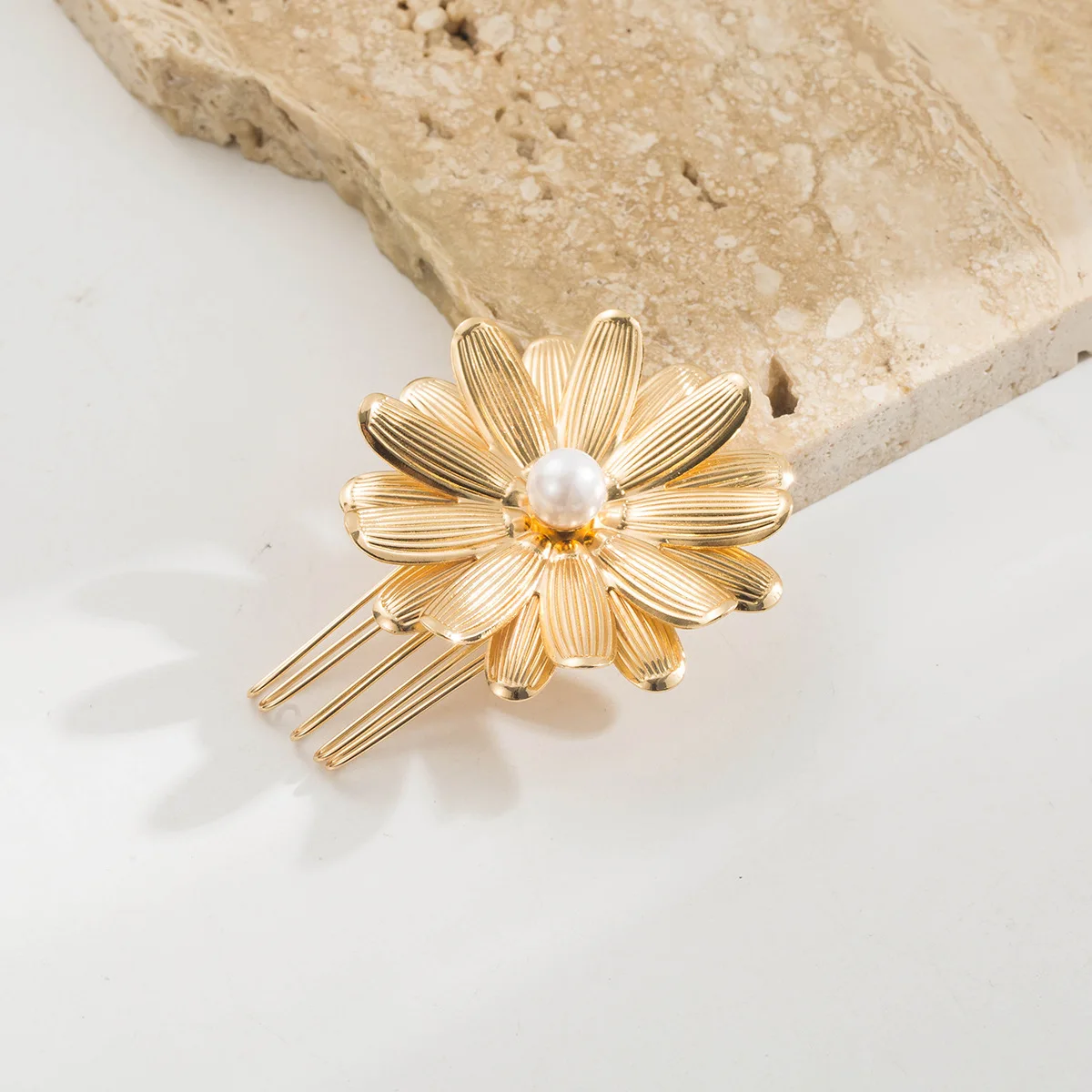 2026 Golden Flower Hair Insert Comb Pearl Hair Stick Elegant Ladies Hair Combs Set For Bridal Photoshoot Banquet Hairstyle Tool