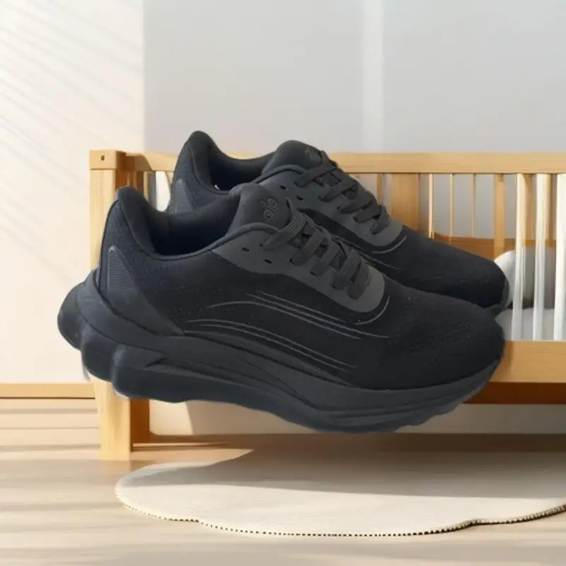 

Durable trail running shoes, tough material, handle complex outdoor environmentsFall