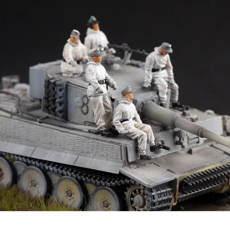 1:72 Scale Painted Resin Finished Model Winter 5Pcs Armored Vehicle Group Soldiers Figure DIY Scene Accessory Display Collection