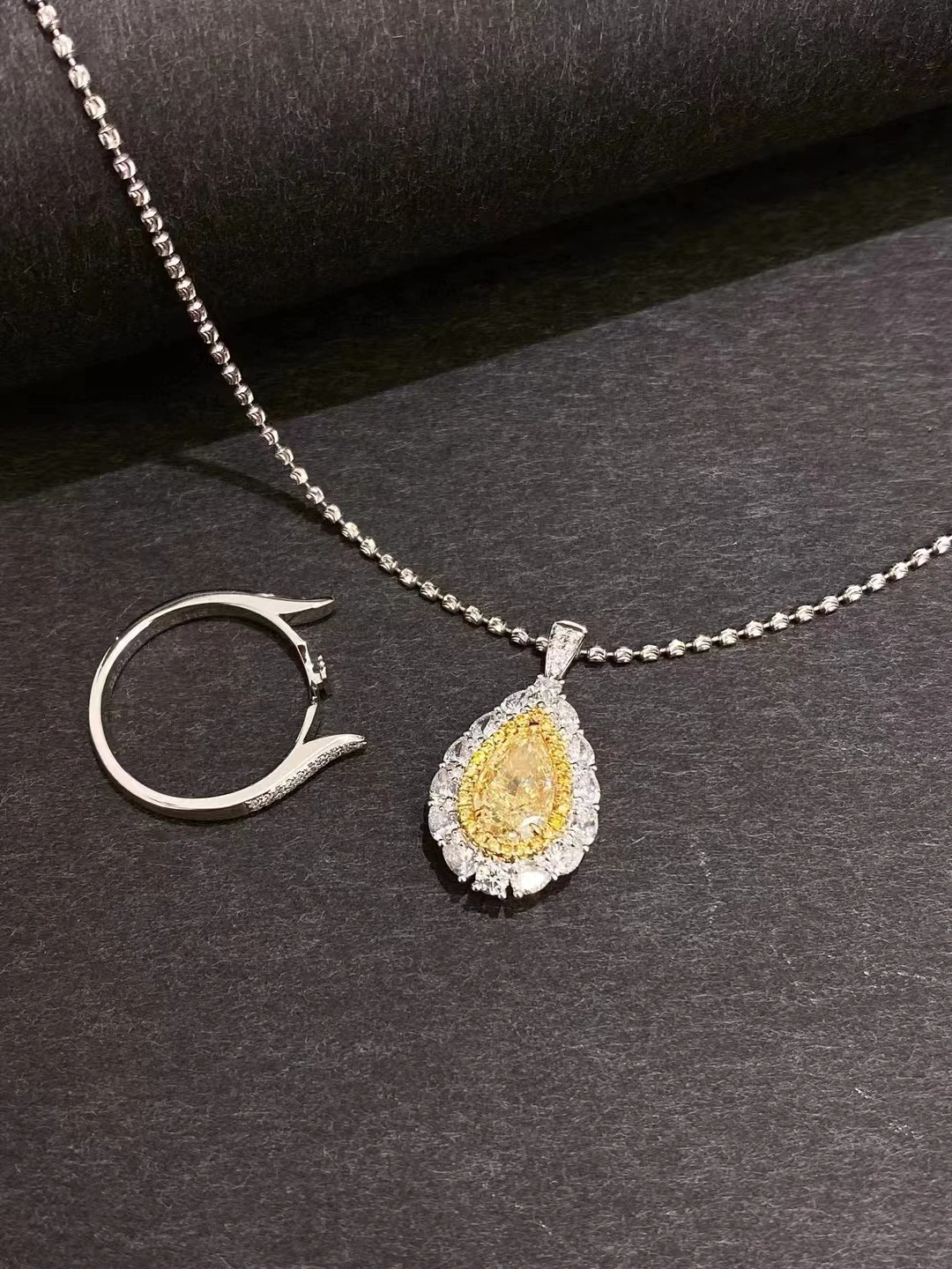 18K HPHT Diamond Wedding Ring with Pear-shaped Pendant Convertible to Necklace, Featuring Lab-grown Pear-cut Yellow Diamond and