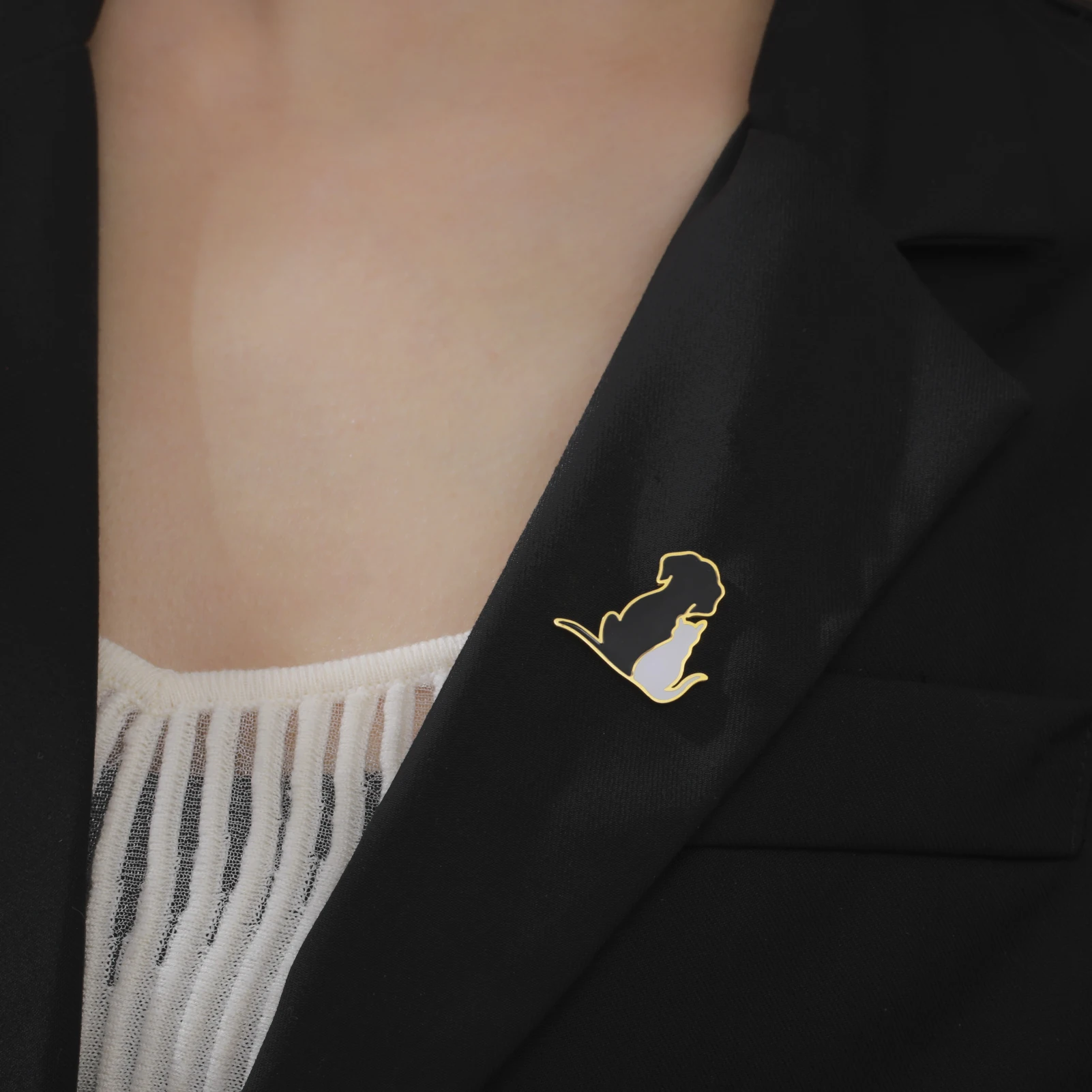 Skyrim القط الكلب أسود أبيض المينا بروش للنساء الرجال الفولاذ المقاوم للصدأ التلبيب دبوس الحيوانات الأليفة قميص دعوى شارة اكسسوارات هدية #4